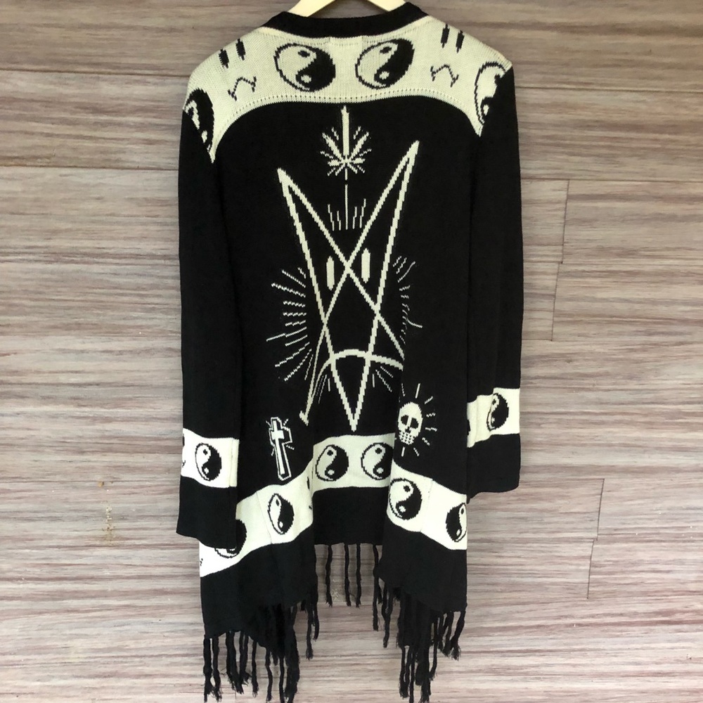 🛍closet closing🛍 unif rare taijitu fringe cardi